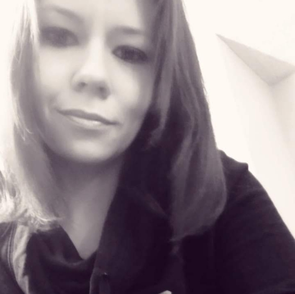 Meet your Posher, Christina - Picture 3 of 3